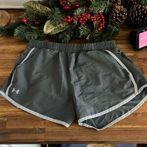 Under Armour Women’s Shorts Size Medium